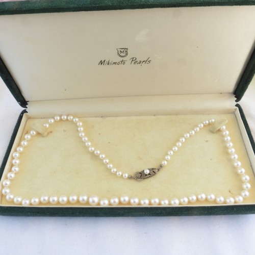 Mikimoto cultured white round - cultured,