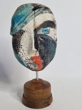 Masque en céramique raku signé sur socle Sculpture contemporaine unique, 16 cm