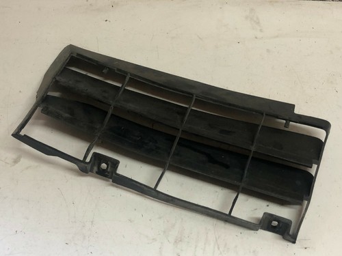 Une grille cache radiateur - grille,