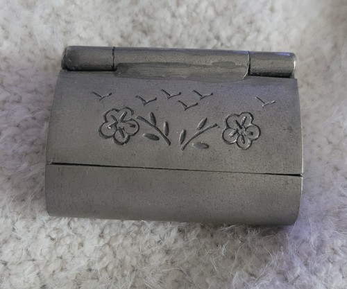 Ancienne petite boite - ancienne, en