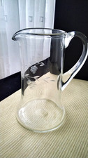 Cruche à eau , carafe en