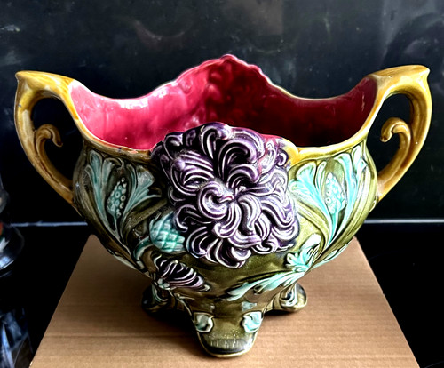 Ancien cache pot barbotine - en,