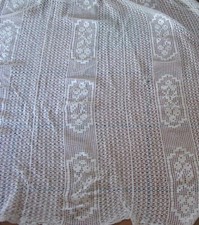 Couvre  lit  en dentelle  fait