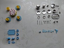 Vaisselle Barbie et accessoires salon 1985 et chambre 1978