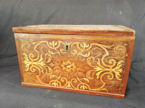 Coffre ancien - , en
