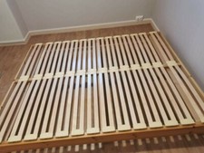 Sommier à lattes avec pied et
