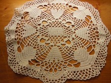 Vintage Beige Crochet Lace Scrupe Napper 27cm by 30cm B7-12
