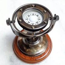 Ancienne boussole à cardan