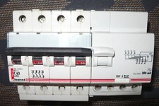 DISJONCTEUR DIFFERENTIEL TETRA