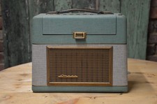 Ancien poste radio portatif