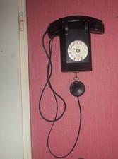 Ancien téléphone mural