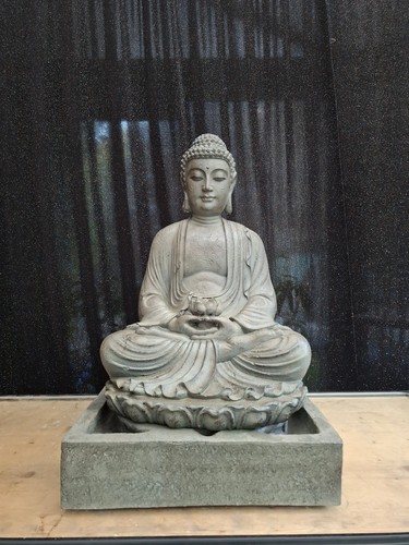 Bouddha fontaine gris