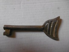 Clé Clef ancienne creuse / serrure meuble armoire tiroir. N°95