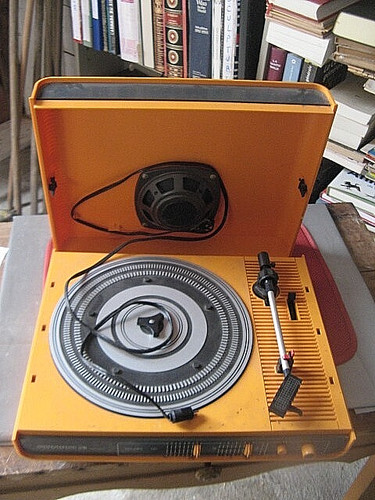 621 tourne disque orange - "621.10",