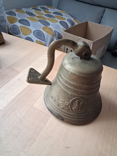 Cloche porte bronze - en,