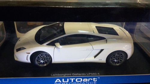Autoart scale diecast - scale,