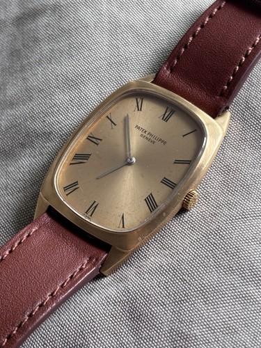 Patek philippe golden - golden, ellipse
