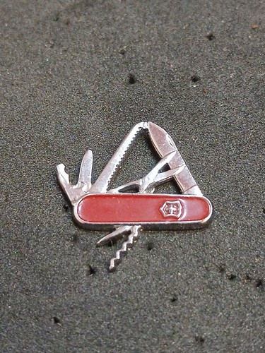 Pin couteau suisse - pin’s,