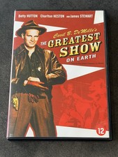 SOUS LE PLUS GRAND CHAPITEAU