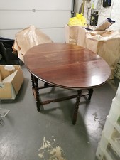 TABLE DE SALLE À MANGER ANCIENNE DE STYLE LOUIS XIII ET 6 CHAISES