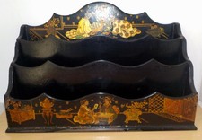 Porte lettres 19e carton bouilli de Pont à Mousson décoré de scènes de vie