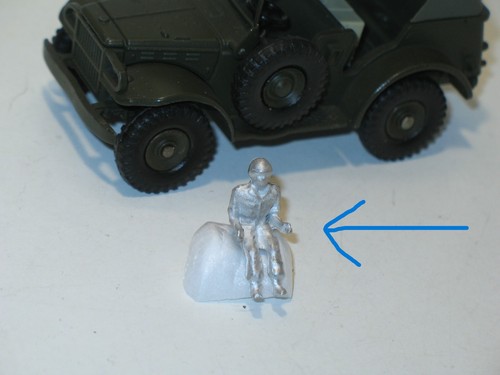 R13 dinky toys soldat - dinky,