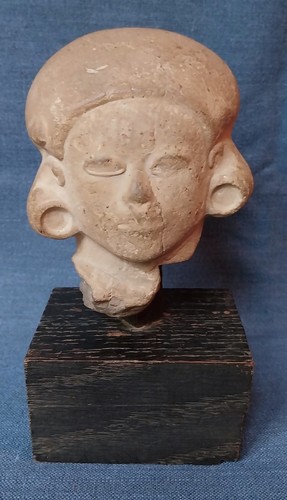 Tête précolombienne terre - en,