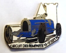 Pin's automobile ancienne , circuit des remparts 95 , Angoulême , Alfa Roméo