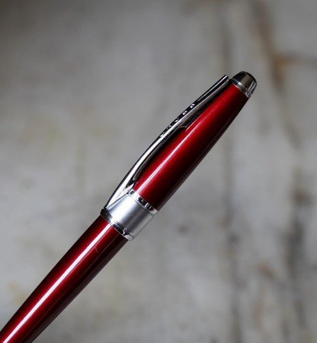 Tres beau stylo - bille, cross