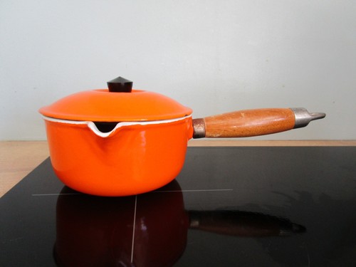 Petite casserole avec - petite,