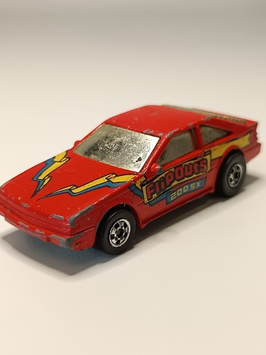 Nissan 200 rouge jaune - nissan,