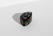 OLD PILLBOX JEWELRY BOX, PARTITIONED ENAMEL PILL - BLUE FLOWER 4x2.5x2cm