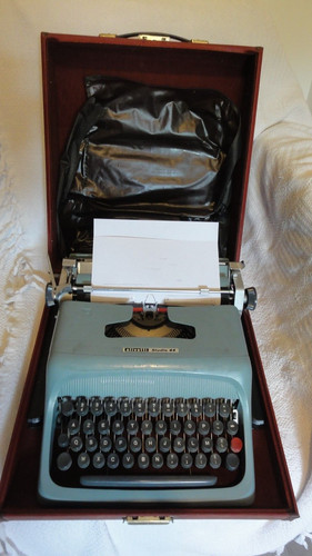 Ancienne machine ecrire - ancienne, a