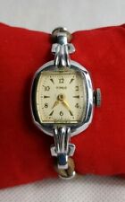 Montre mécanique pour femme vintage Timex de fabrication britannique.