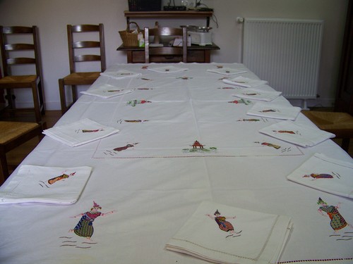 Nappe ancienne brodée - ancienne,