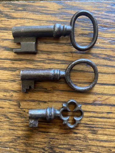 Lot trois clés anciennes en - trois,