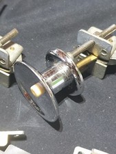 POIGNÉE BOUTON POUSSOIR