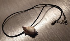 Collier cuir et pendentif