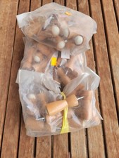 lot de 67 butées de porte bois hêtre vernis