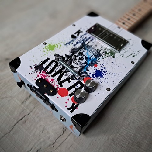 Cigar box guitar - cigar, c