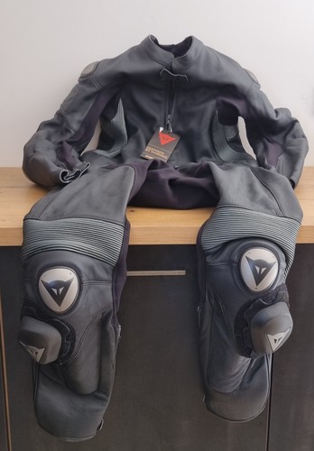 Combinaison moto cuir - de, en