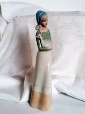 statuette en porcelaine- Jeune