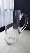 Cruche à eau , carafe en