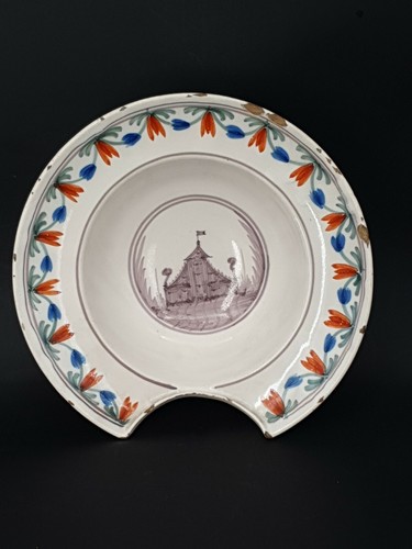 Ancien plat barbe en - à,