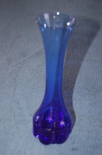 Ancien vase en verre bleu 20,5 cm