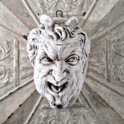 Tête diable murale - diable, en