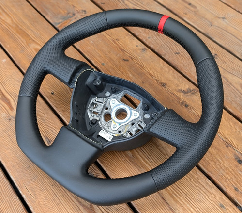 Volant cuir neuf - cuir,