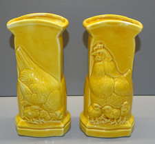 -2 VASES CERAMIQUE JAUNE CRAQUELEE POULE ET POUSSINS JAUNES DECO XXe   D