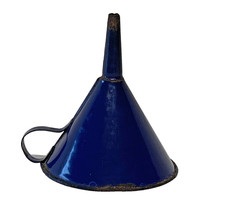 Ancien Entonnoir en Tôle