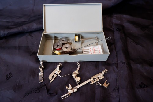 Pfaff boite avec accessoires - avec,